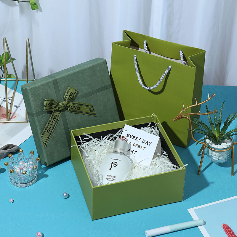Recyclable paper packaging for cosmetics